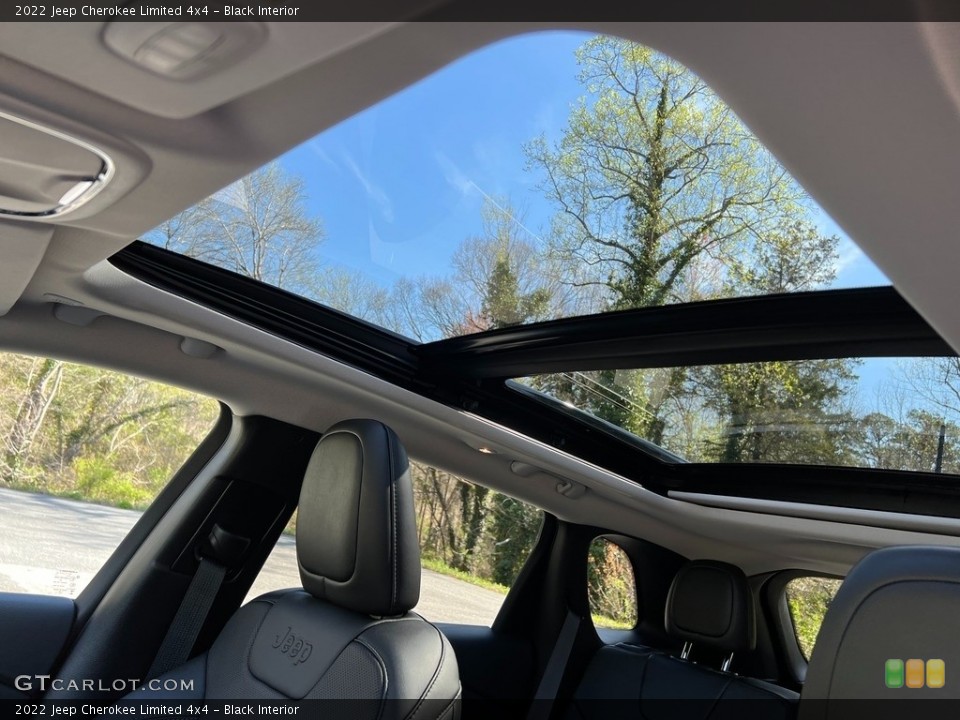 Black Interior Sunroof for the 2022 Jeep Cherokee Limited 4x4 #144016525