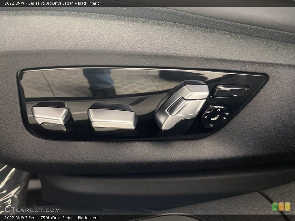 Black Interior Controls for the 2022 BMW 7 Series 750i xDrive Sedan #144019780