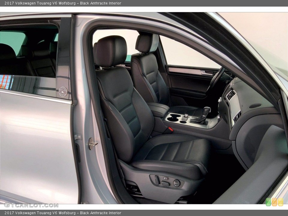Black Anthracite Interior Photo for the 2017 Volkswagen Touareg V6 Wolfsburg #144042427