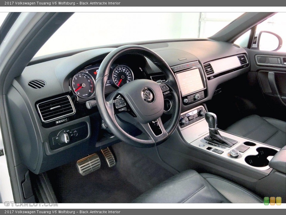 Black Anthracite Interior Photo for the 2017 Volkswagen Touareg V6 Wolfsburg #144042658