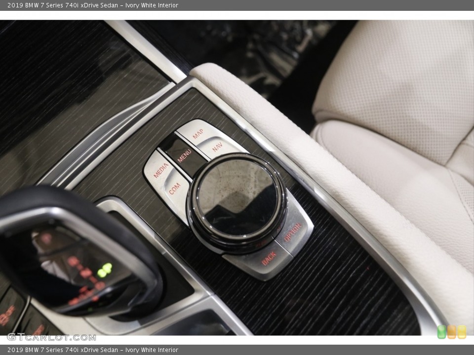 Ivory White Interior Controls for the 2019 BMW 7 Series 740i xDrive Sedan #144065883