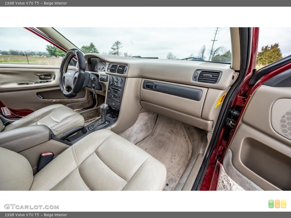 Beige Interior Dashboard for the 1998 Volvo V70 T5 #144100433