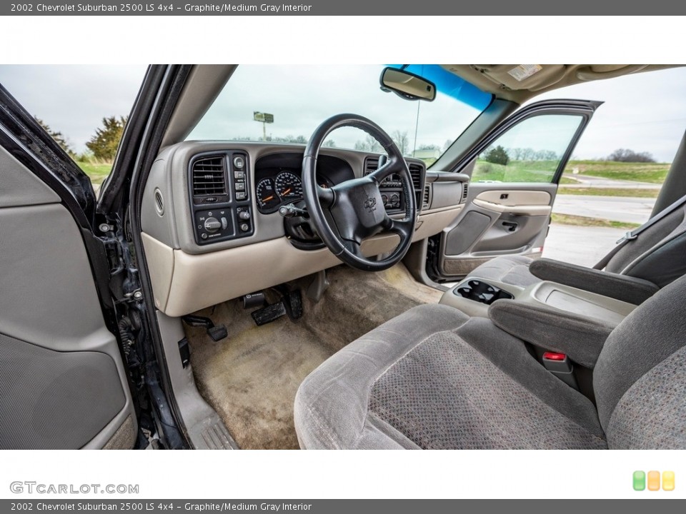 Graphite/Medium Gray Interior Photo for the 2002 Chevrolet Suburban 2500 LS 4x4 #144100961