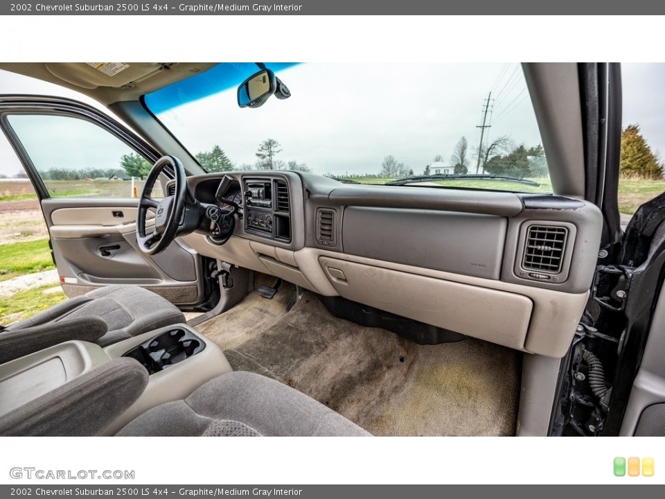 Graphite/Medium Gray Interior Dashboard for the 2002 Chevrolet Suburban 2500 LS 4x4 #144101015