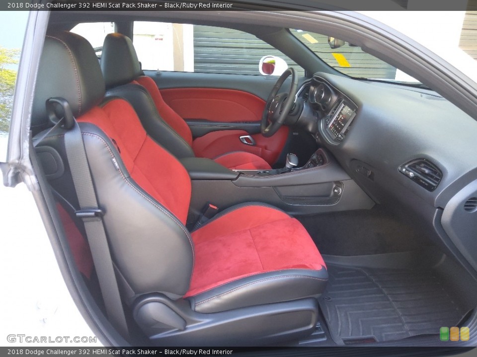 Black/Ruby Red Interior Photo for the 2018 Dodge Challenger 392 HEMI Scat Pack Shaker #144112828