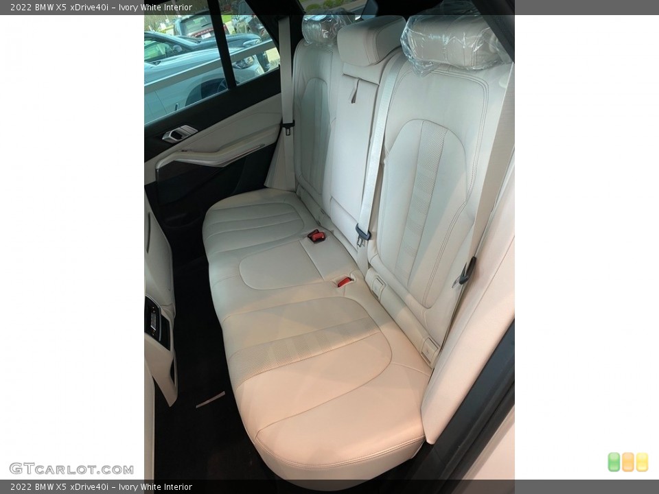 Ivory White Interior Rear Seat for the 2022 BMW X5 xDrive40i #144124902