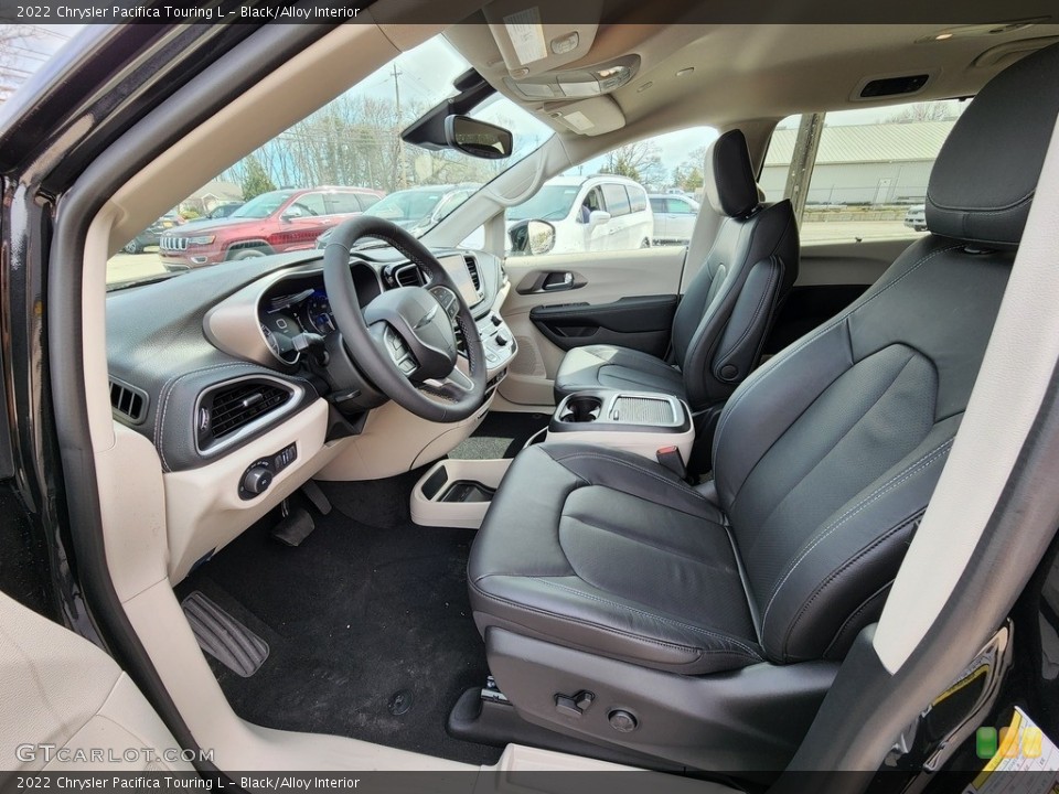 Black/Alloy Interior Photo for the 2022 Chrysler Pacifica Touring L #144136171