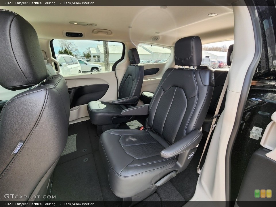 Black/Alloy Interior Rear Seat for the 2022 Chrysler Pacifica Touring L #144136192