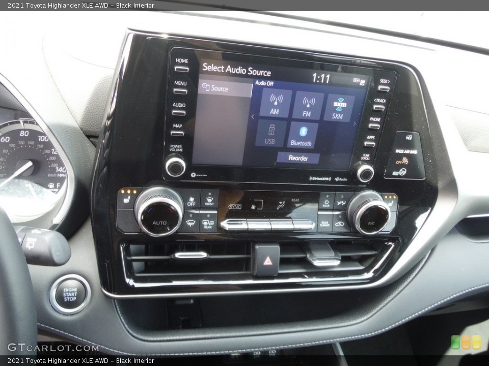 Black Interior Controls for the 2021 Toyota Highlander XLE AWD #144146403