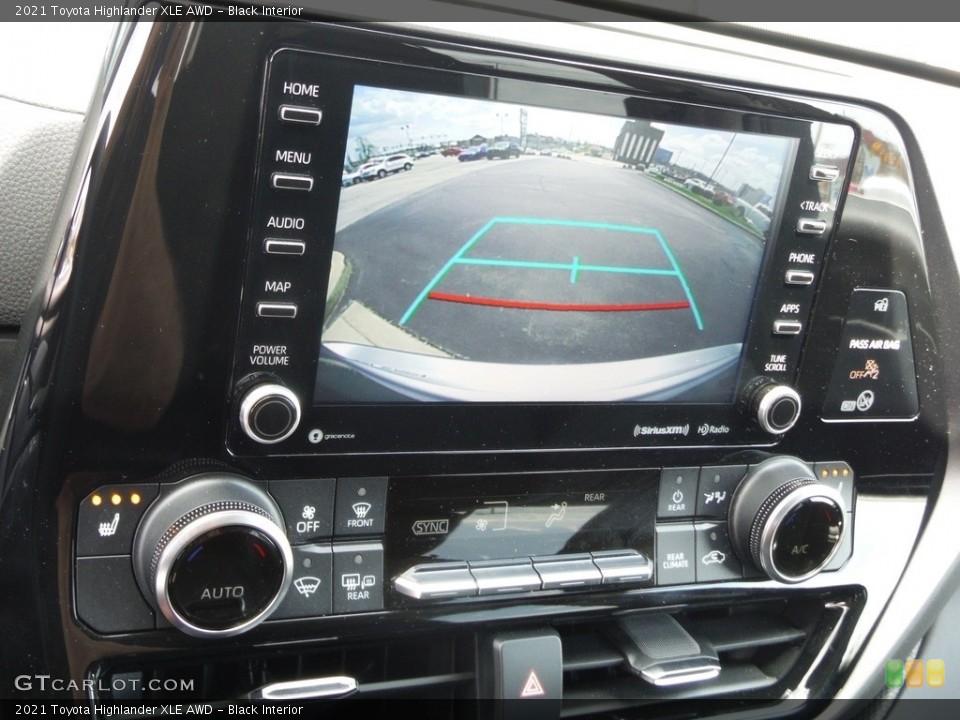 Black Interior Controls for the 2021 Toyota Highlander XLE AWD #144146427
