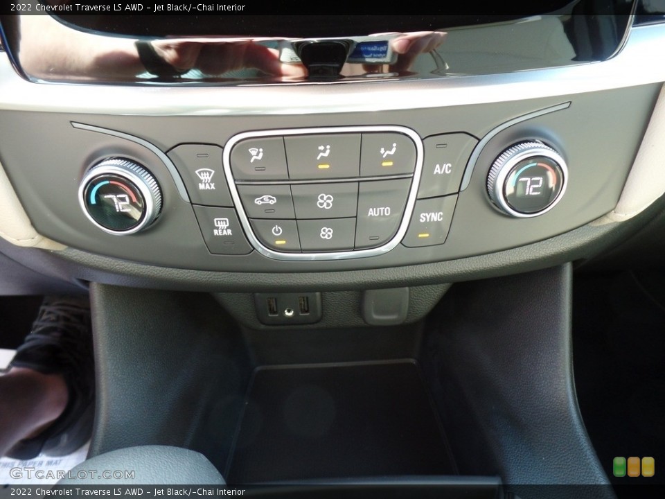 Jet Black/­Chai Interior Controls for the 2022 Chevrolet Traverse LS AWD #144153793