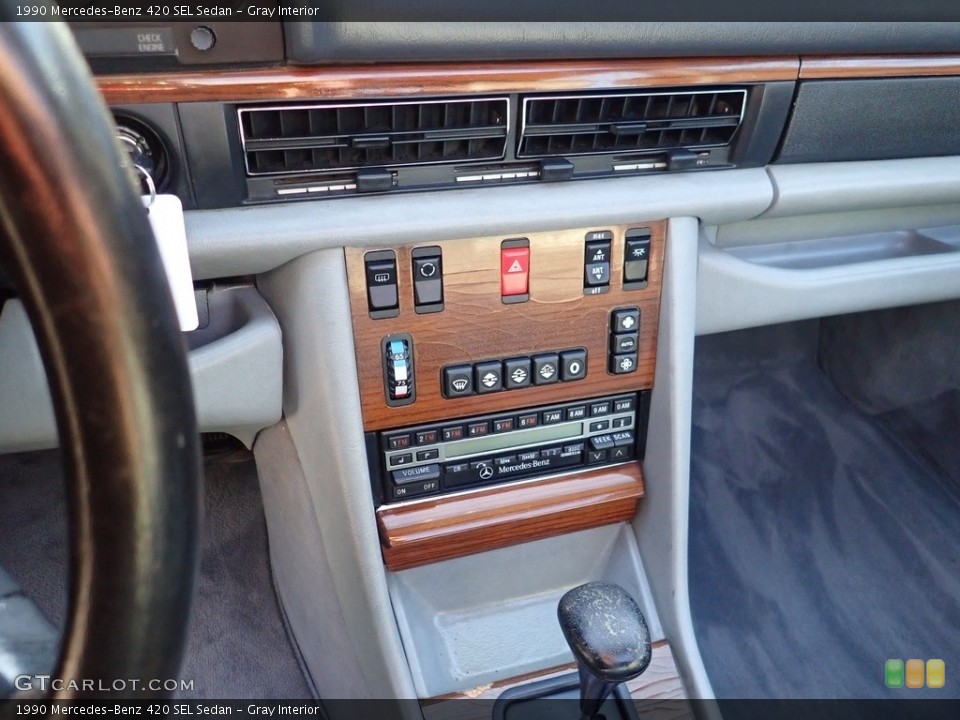 Gray Interior Controls for the 1990 Mercedes-Benz 420 SEL Sedan #144171145