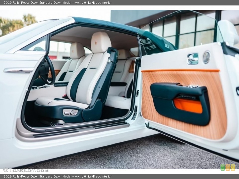 Arctic White/Black Interior Photo for the 2019 Rolls-Royce Dawn  #144171670