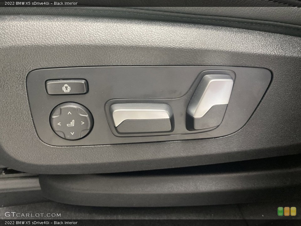 Black Interior Controls for the 2022 BMW X5 sDrive40i #144205158