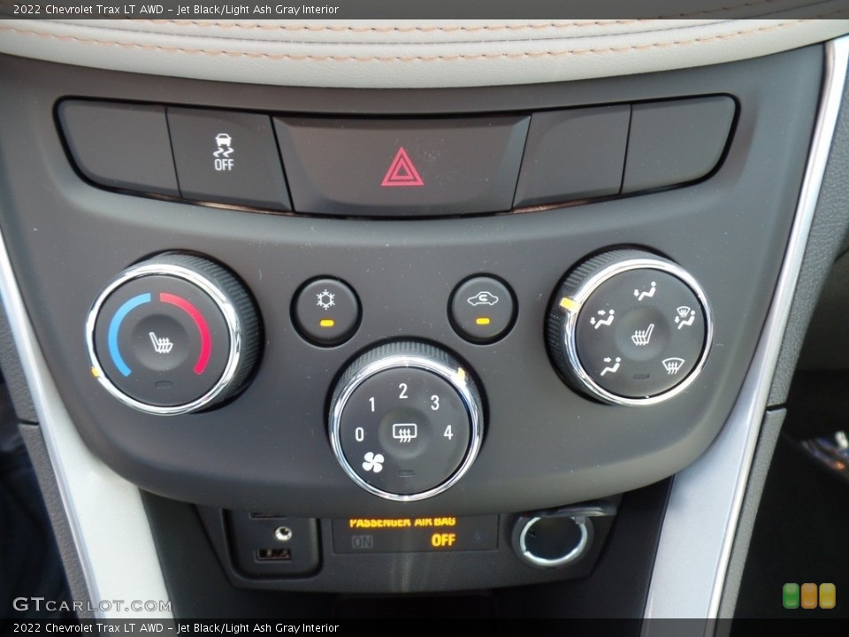 Jet Black/Light Ash Gray Interior Controls for the 2022 Chevrolet Trax LT AWD #144213804