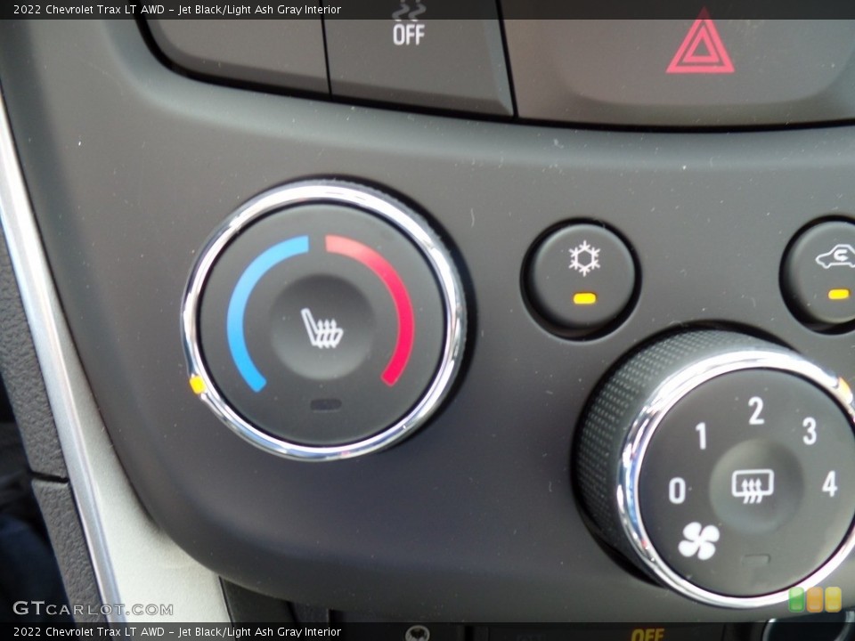 Jet Black/Light Ash Gray Interior Controls for the 2022 Chevrolet Trax LT AWD #144213834