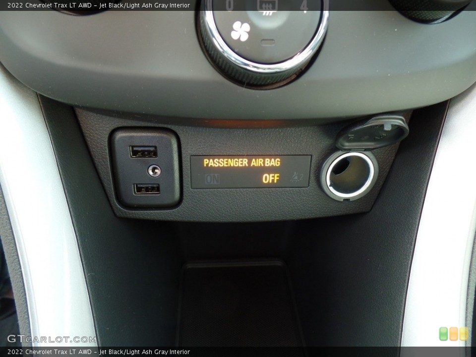 Jet Black/Light Ash Gray Interior Controls for the 2022 Chevrolet Trax LT AWD #144213858