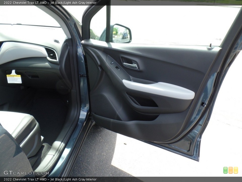 Jet Black/Light Ash Gray Interior Door Panel for the 2022 Chevrolet Trax LT AWD #144214104