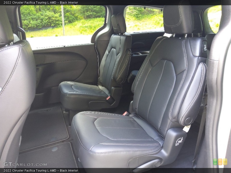 Black Interior Rear Seat for the 2022 Chrysler Pacifica Touring L AWD #144230874