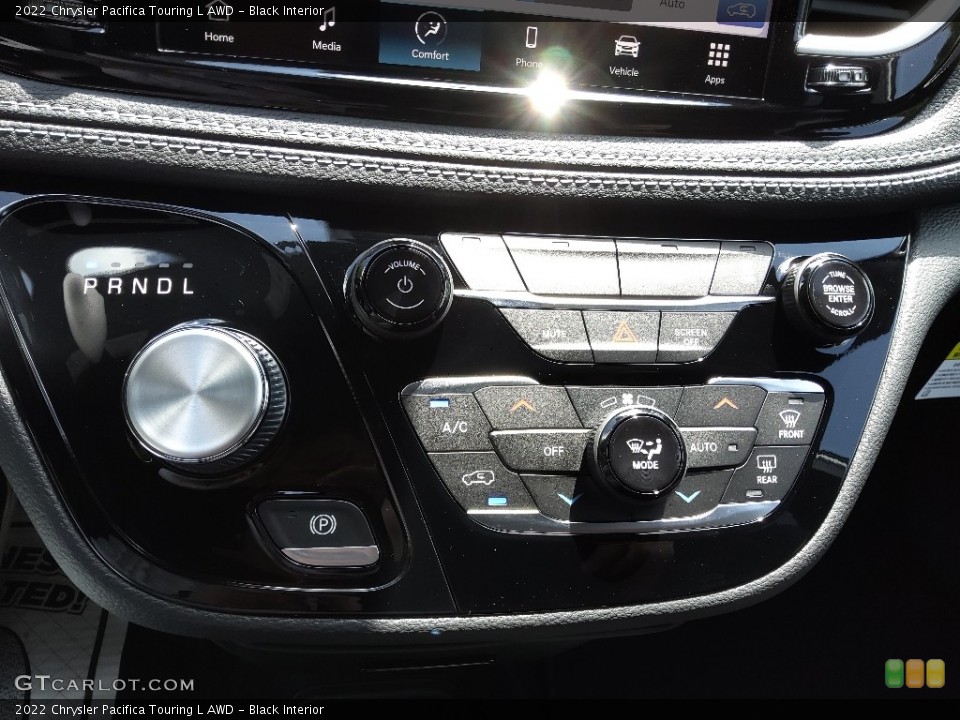 Black Interior Controls for the 2022 Chrysler Pacifica Touring L AWD #144231192