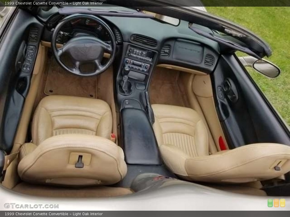 Light Oak Interior Photo for the 1999 Chevrolet Corvette Convertible #144250185