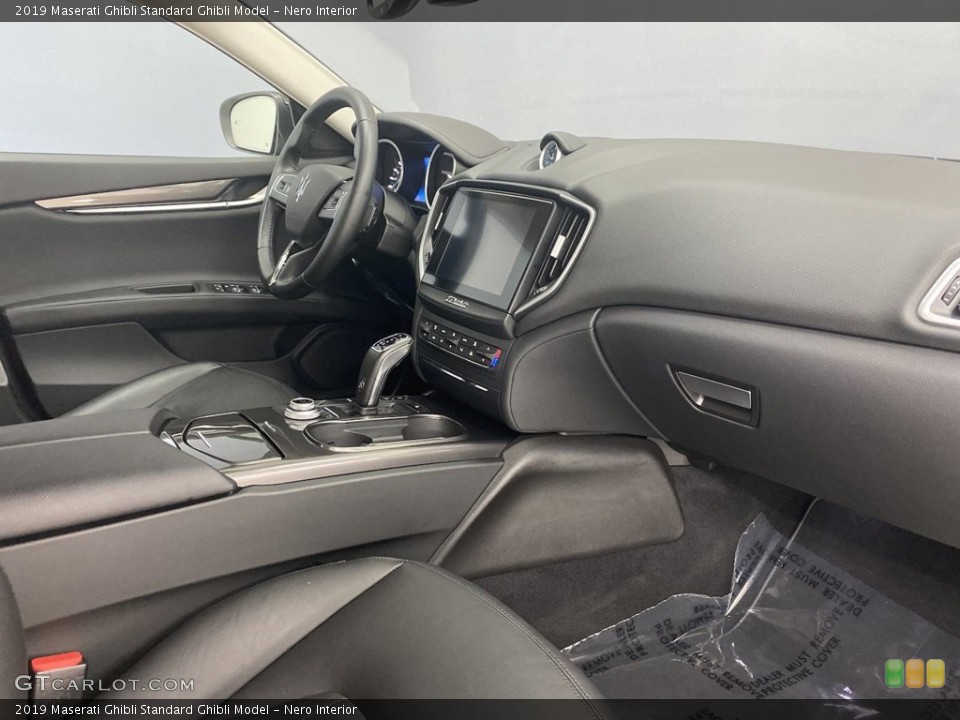 Nero Interior Dashboard for the 2019 Maserati Ghibli  #144270010