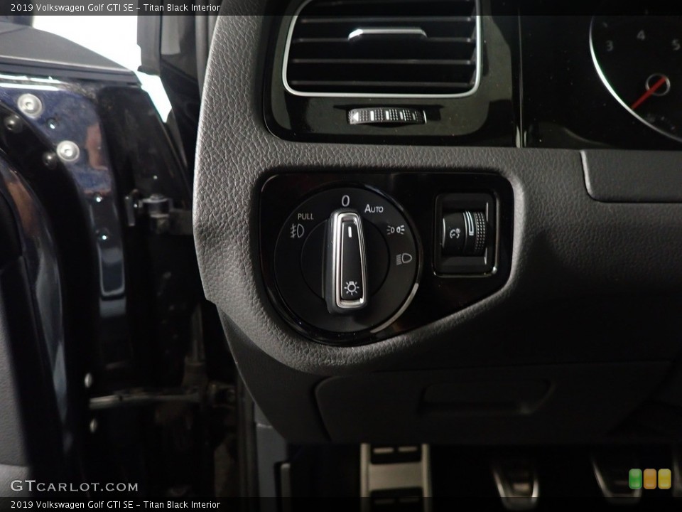 Titan Black Interior Controls for the 2019 Volkswagen Golf GTI SE #144333472