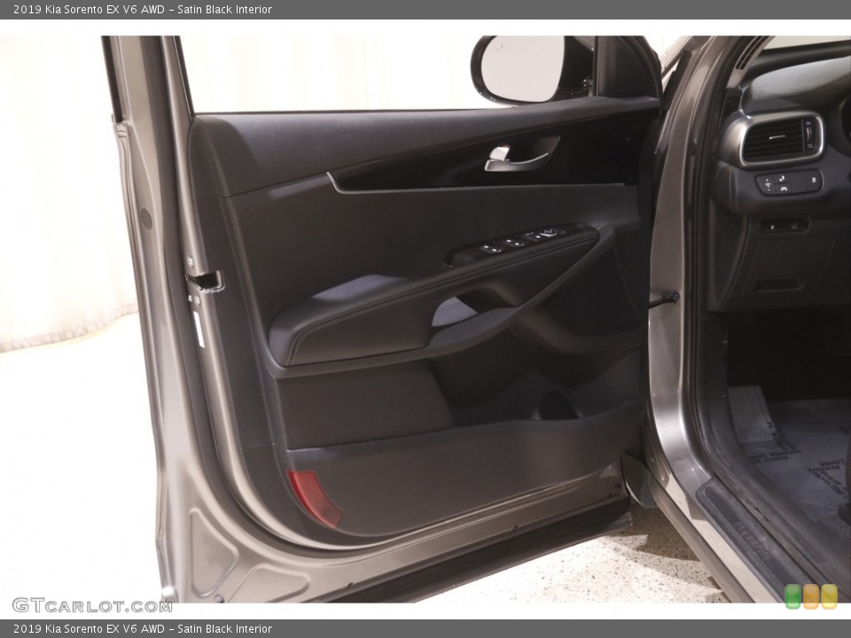 Satin Black Interior Door Panel for the 2019 Kia Sorento EX V6 AWD #144378467