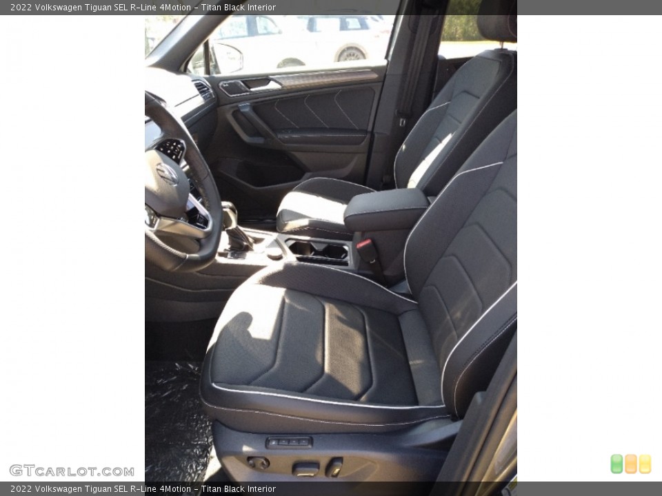 Titan Black Interior Photo for the 2022 Volkswagen Tiguan SEL R-Line 4Motion #144434346