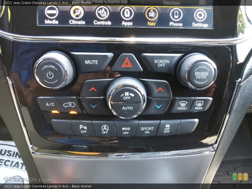 Black Interior Controls for the 2022 Jeep Grand Cherokee Laredo X 4x4 #144442074