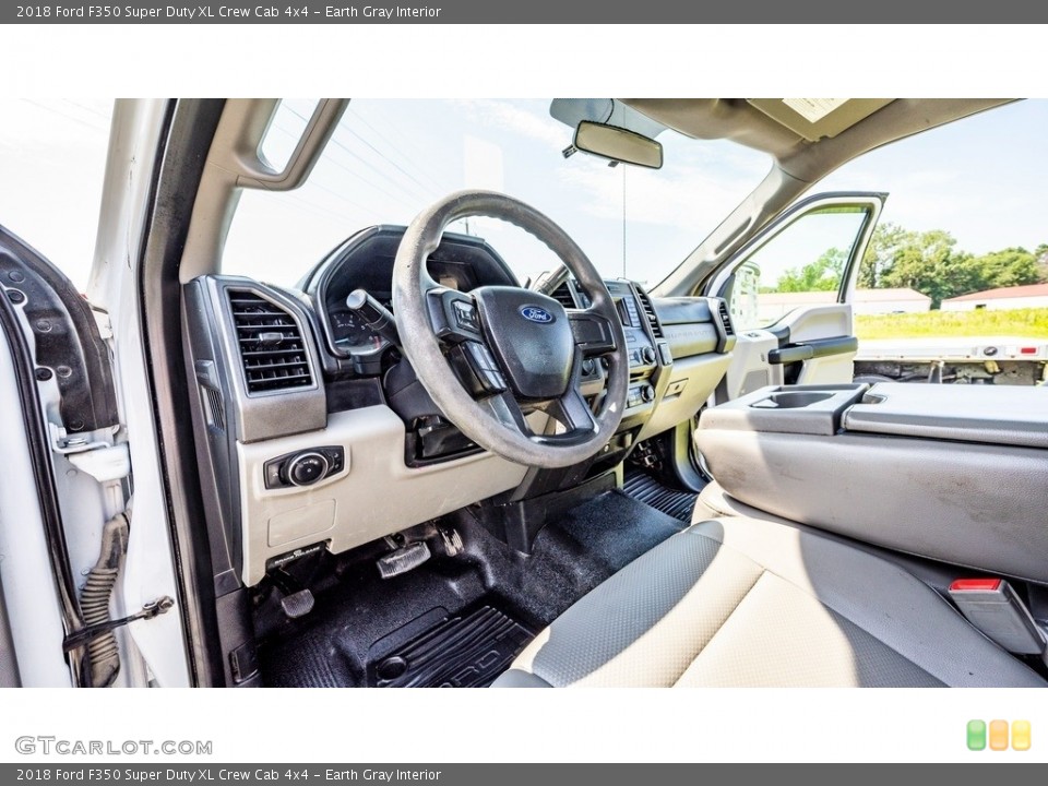 Earth Gray Interior Photo for the 2018 Ford F350 Super Duty XL Crew Cab 4x4 #144496428