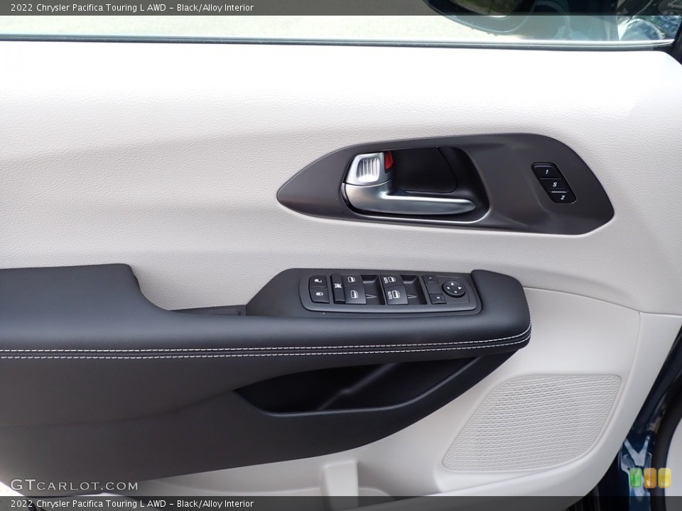 Black/Alloy Interior Door Panel for the 2022 Chrysler Pacifica Touring L AWD #144505737