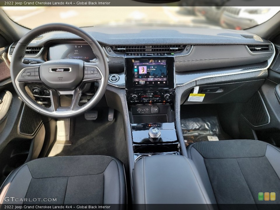 Global Black Interior Photo for the 2022 Jeep Grand Cherokee Laredo 4x4 #144517308