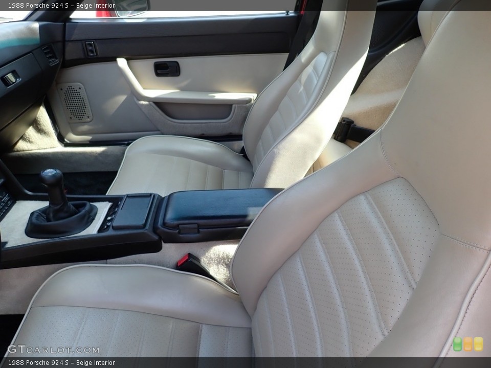 Beige Interior Photo for the 1988 Porsche 924 S #144580817
