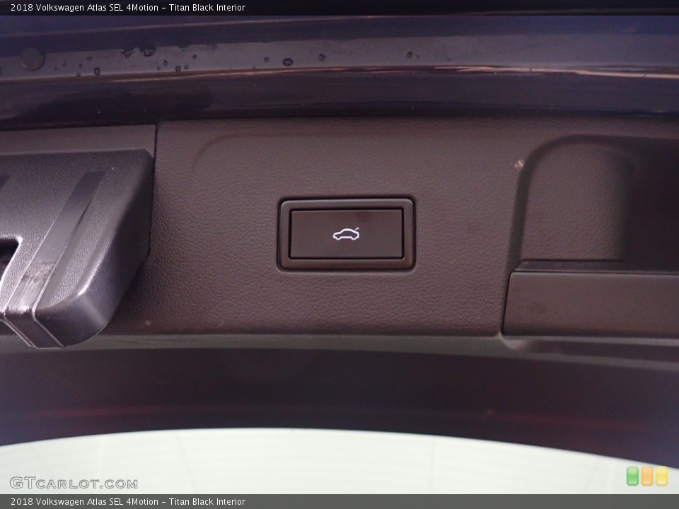 Titan Black Interior Trunk for the 2018 Volkswagen Atlas SEL 4Motion #144641915
