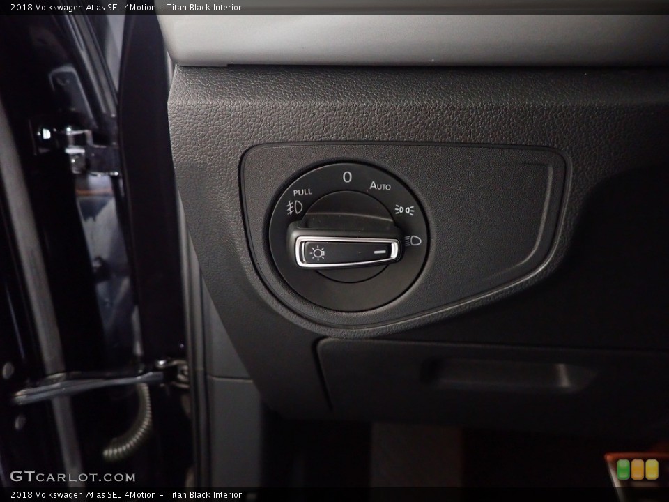 Titan Black Interior Controls for the 2018 Volkswagen Atlas SEL 4Motion #144642305
