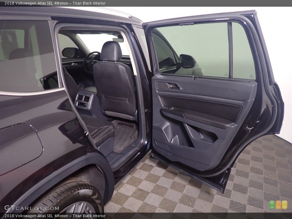 Titan Black Interior Door Panel for the 2018 Volkswagen Atlas SEL 4Motion #144642419