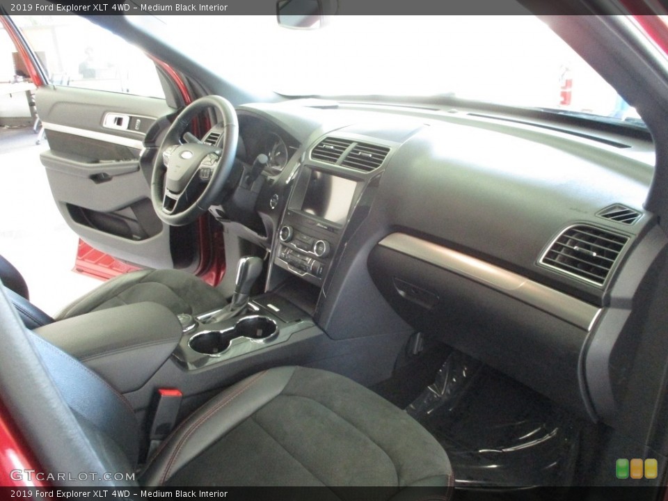 Medium Black Interior Dashboard for the 2019 Ford Explorer XLT 4WD #144647300
