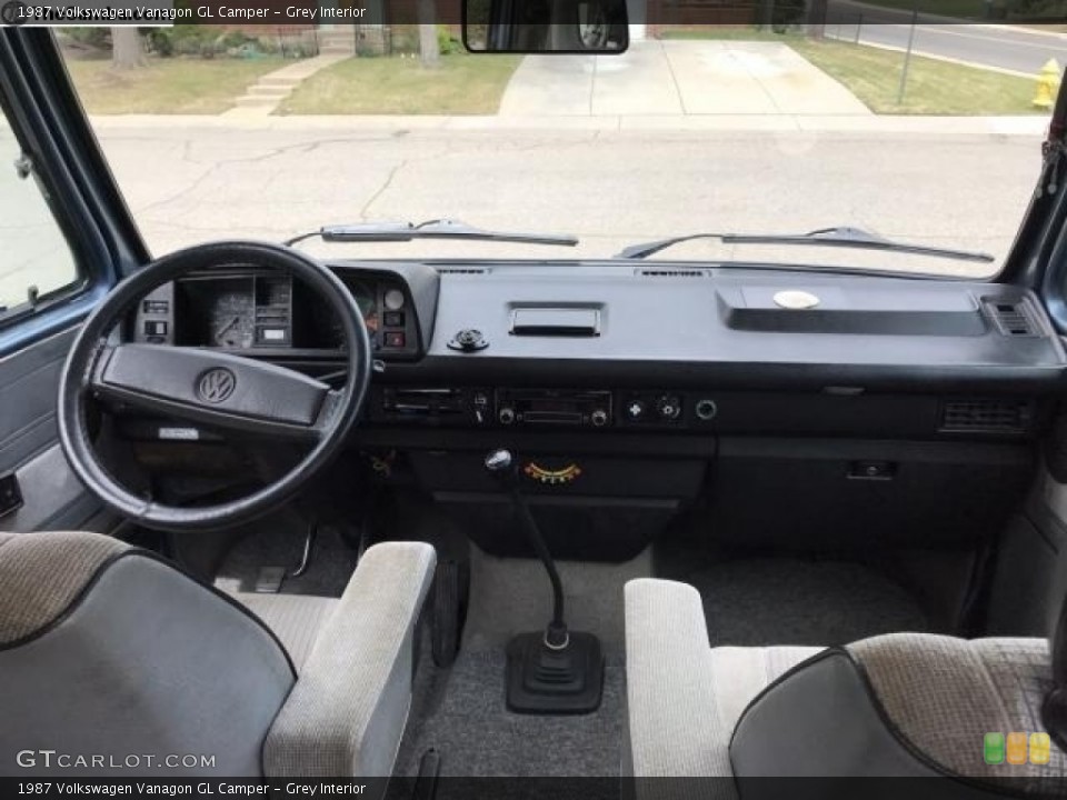 Grey Interior Photo for the 1987 Volkswagen Vanagon GL Camper #144689394