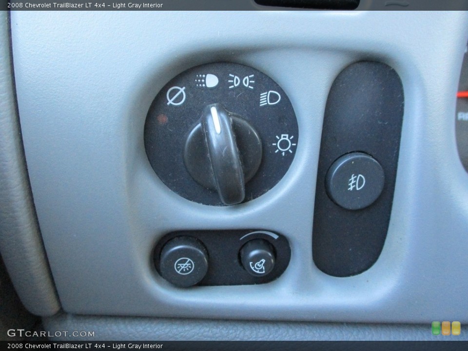 Light Gray Interior Controls for the 2008 Chevrolet TrailBlazer LT 4x4 #144695868