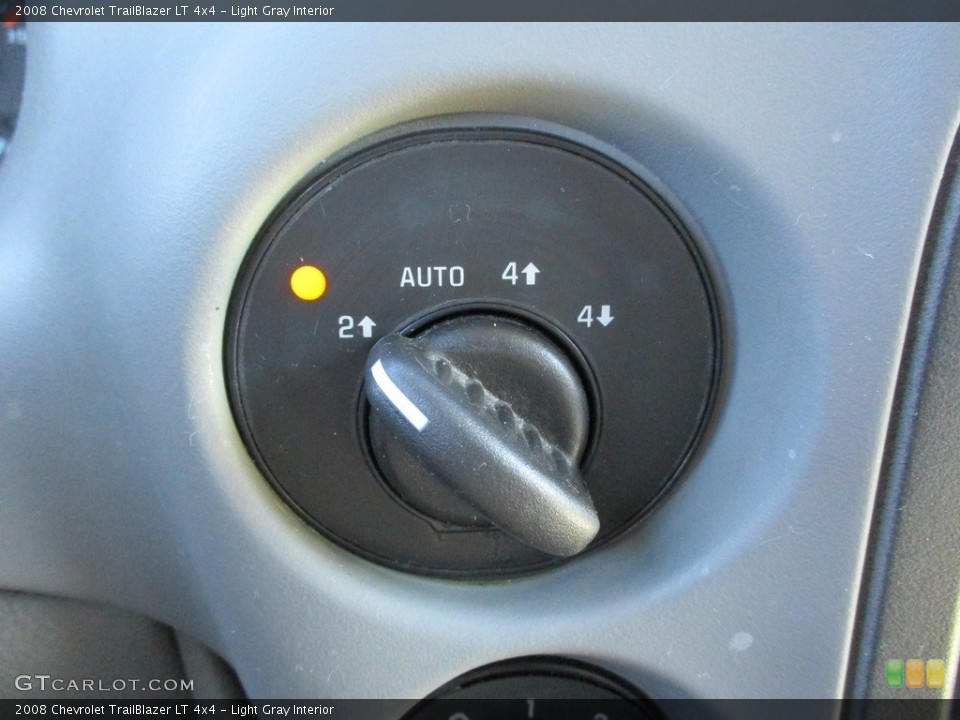 Light Gray Interior Controls for the 2008 Chevrolet TrailBlazer LT 4x4 #144695922