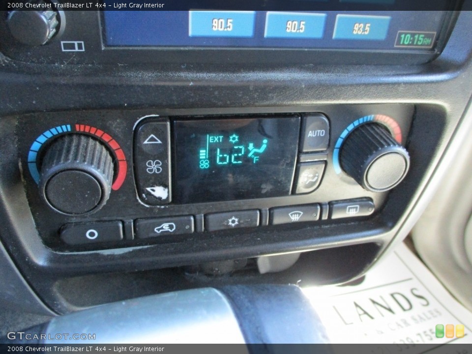 Light Gray Interior Controls for the 2008 Chevrolet TrailBlazer LT 4x4 #144695952
