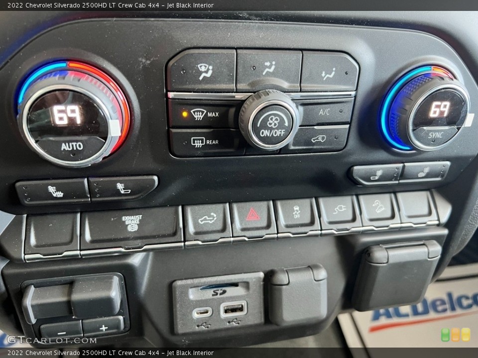 Jet Black Interior Controls for the 2022 Chevrolet Silverado 2500HD LT Crew Cab 4x4 #144704736