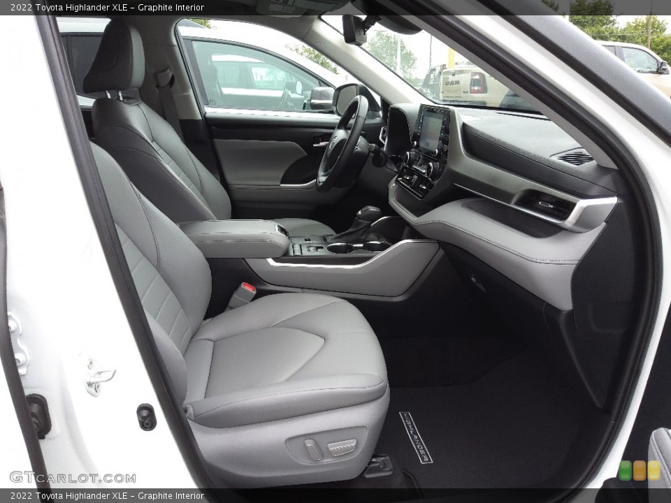 Graphite Interior Photo for the 2022 Toyota Highlander XLE #144713761