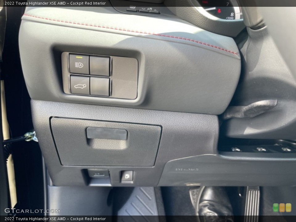Cockpit Red Interior Controls for the 2022 Toyota Highlander XSE AWD #144765114
