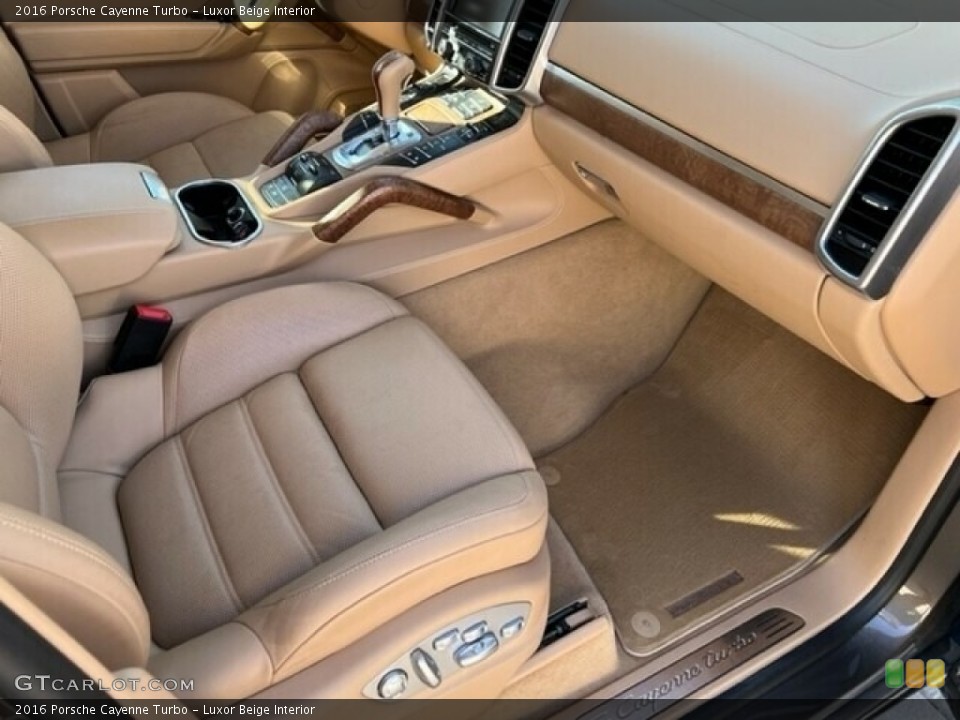 Luxor Beige Interior Front Seat for the 2016 Porsche Cayenne Turbo #144803134