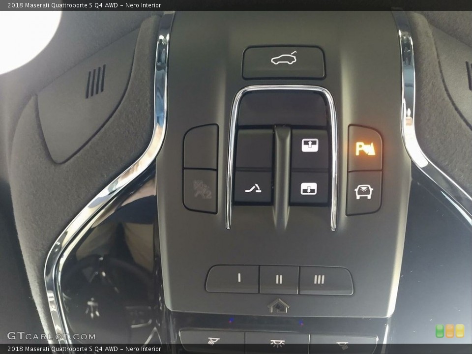 Nero Interior Controls for the 2018 Maserati Quattroporte S Q4 AWD #144827558