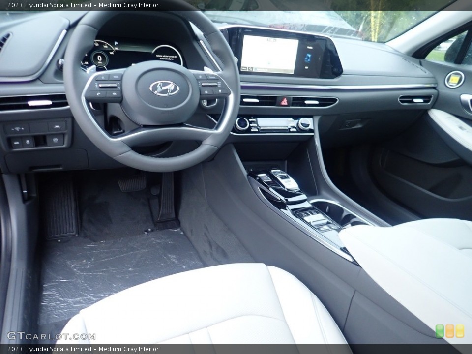 Medium Gray Interior Photo for the 2023 Hyundai Sonata Limited #144833903