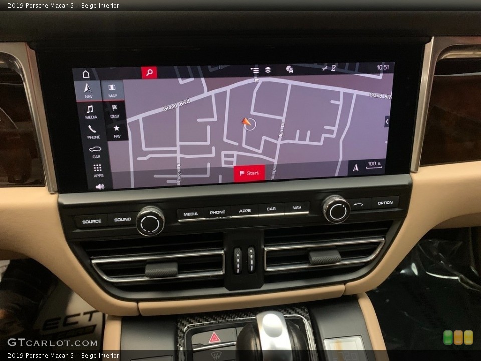 Beige Interior Navigation for the 2019 Porsche Macan S #144864405