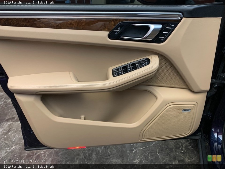 Beige Interior Door Panel for the 2019 Porsche Macan S #144864499